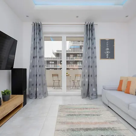 Bright With Parking And Remote Work In Wola By Renters Warsaw