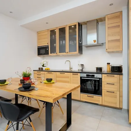 Bright With Parking And Remote Work In Wola By Renters *