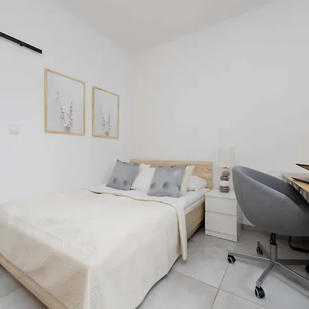 Bright With Parking And Remote Work In Wola By Renters Apartment