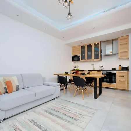 Bright With Parking And Remote Work In Wola By Renters * Warsaw