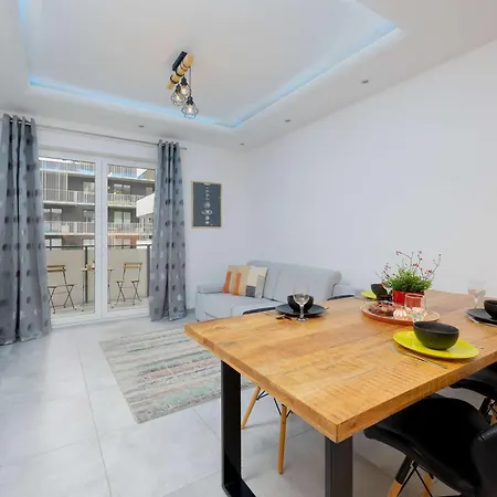 Bright With Parking And Remote Work In Wola By Renters